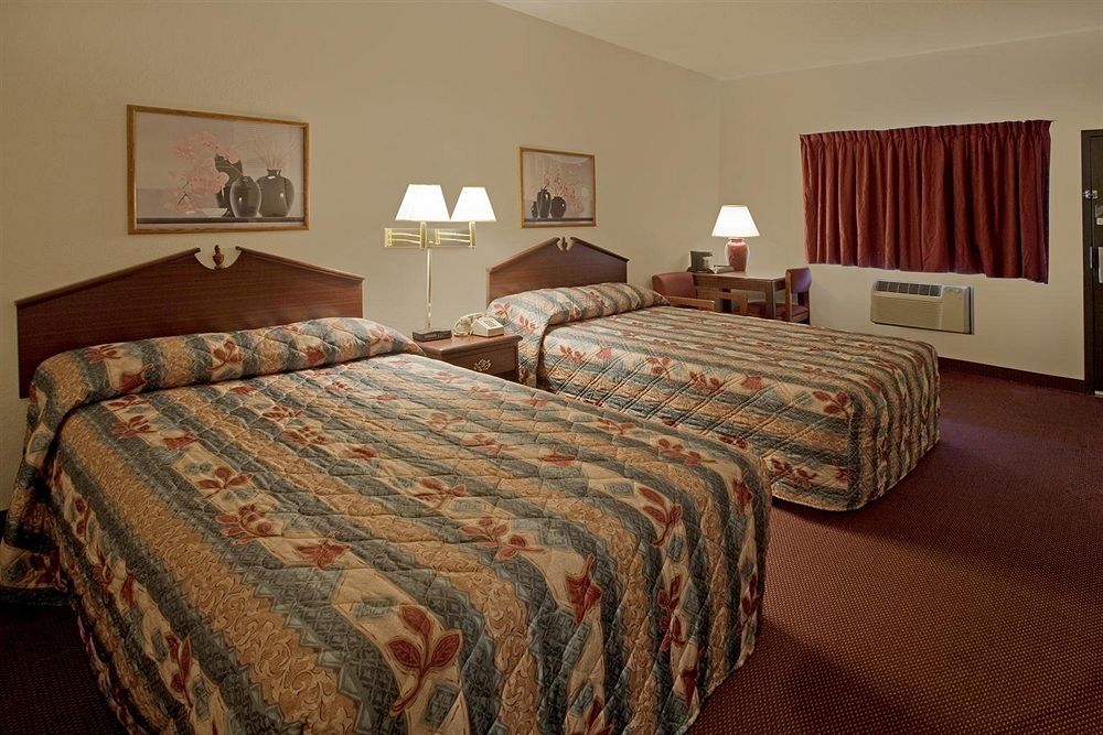 Americas Best Value Inn-Livonia/Detroit Exterior photo